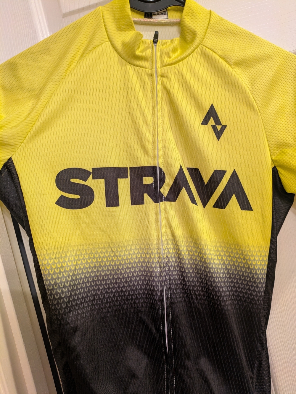 NWOT Men’s Yellow and Black Cycling Jersey